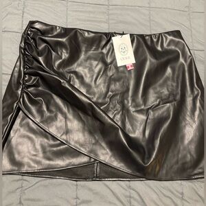 CIDER NWT Women’s Plus Black Faux Leather Mini Skirt Size 3XL